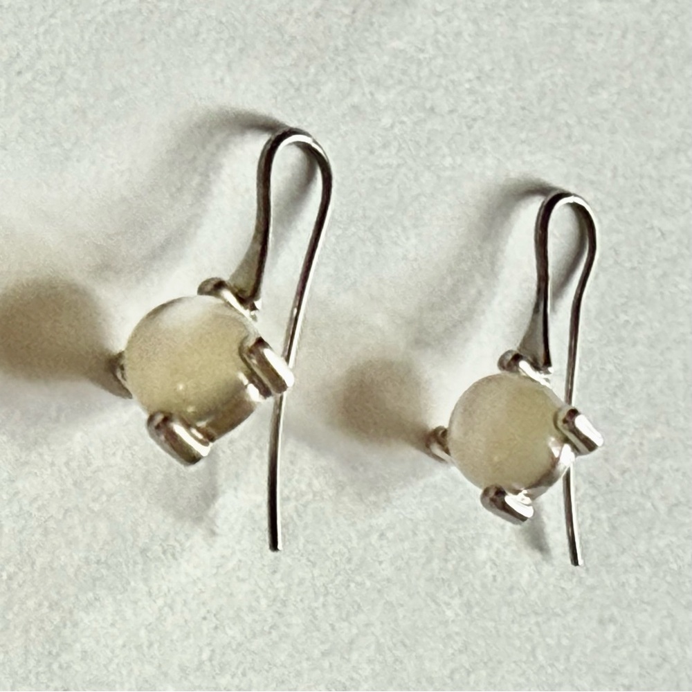 Sterling Silver white Agate Pierred Earrings 925
